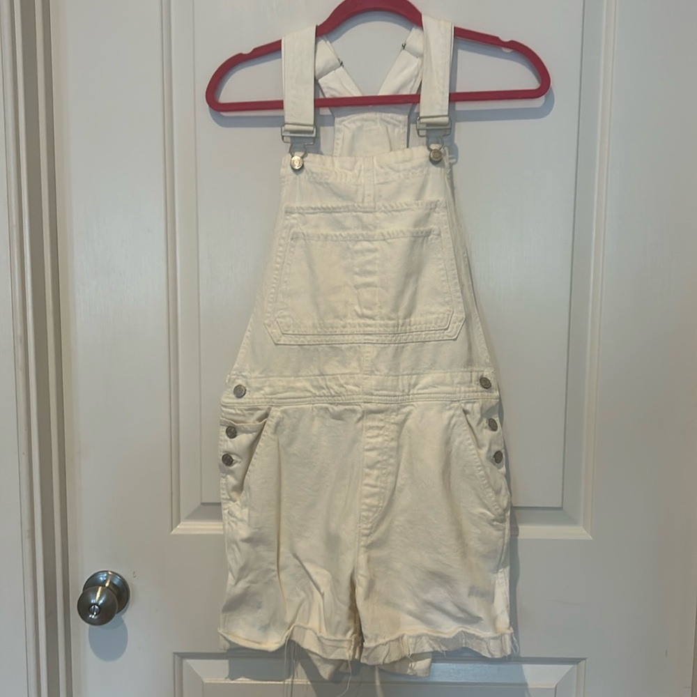 Last chance- donating on 3/21…Slightly off white GAP denim overalls Sz M